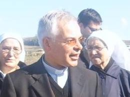 *Nella foto: Mons.Alfano, Vescovo di Sant'Angelo dei Lombardi*