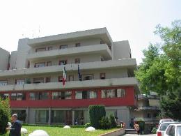 * Nella foto: la prefettura di Avellino*