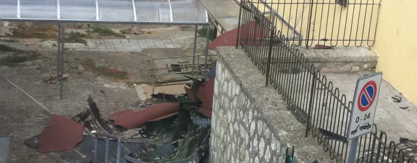 FOTO/ “Ero con le cuffie: all’improvviso un boato e il tetto cadeva”, tragedia sfiorata ad Ariano