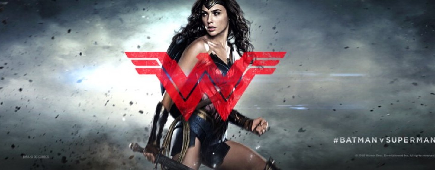 FOTO/ Wonder Woman sbarca sulle spiagge del Cilento, ma l’Arco naturale resta off limits