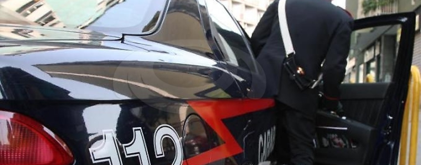 Cocaina a bordo, non si ferma all’alt e tenta la fuga schiantandosi. Pregiudicato nei guai