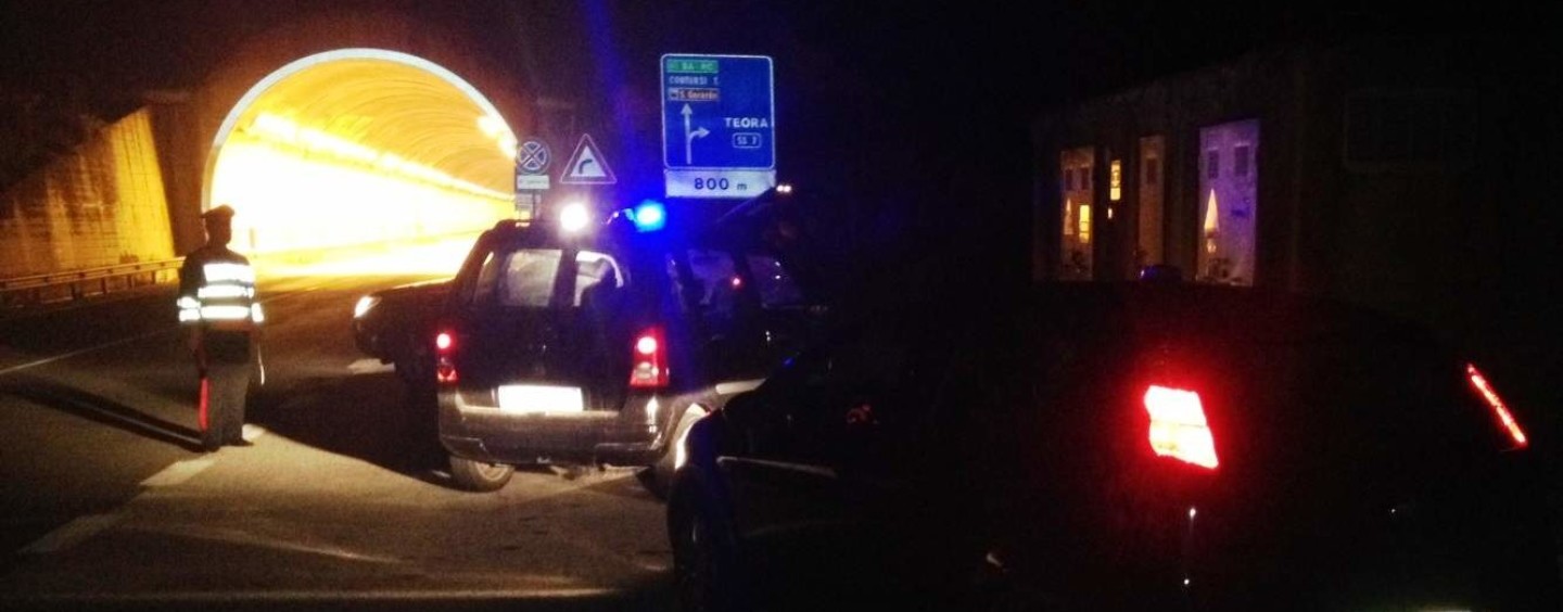 In fuga dai Carabinieri, prima in auto e poi a piedi fanno perdere le proprie tracce