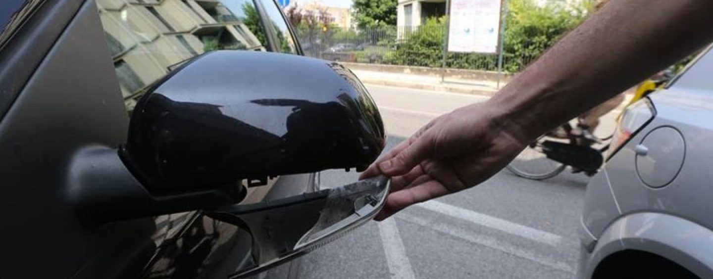 Occhio alla truffa dello specchietto: ancora una vittima ad Avellino. Come difendersi