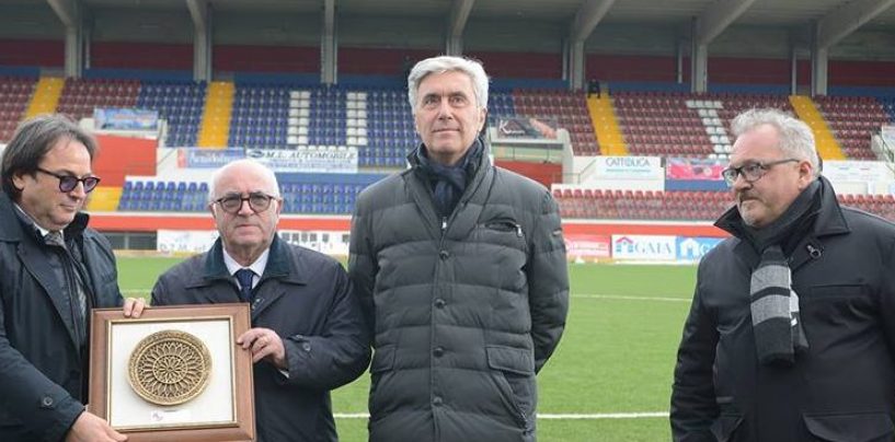 Figc: Carlo Tavecchio, sostenuto da Cosimo Sibilia, rieletto presidente