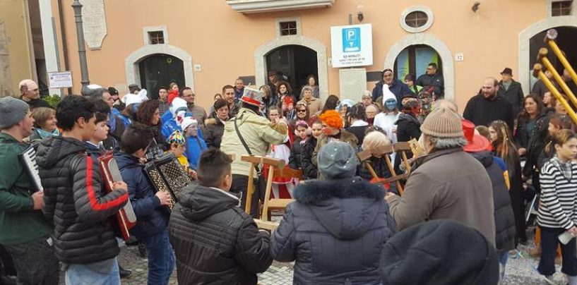 A Nusco sfilata in maschera del Carnevale di Castelvetere sul Calore