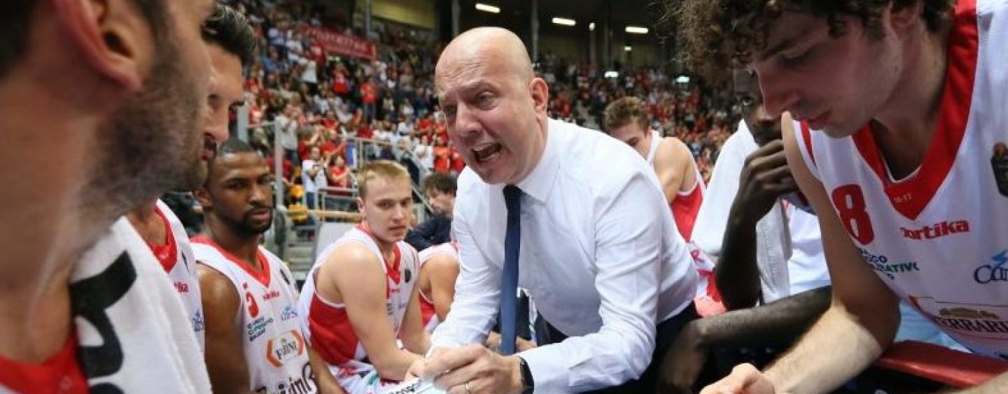 “Quattro giorni in ritiro per tornare grandi”: Menetti sfida la Sidigas in un PalaBigi sold out