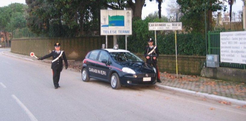 Pretende con violenze e minacce di morte soldi dalla madre, arrestato 27enne