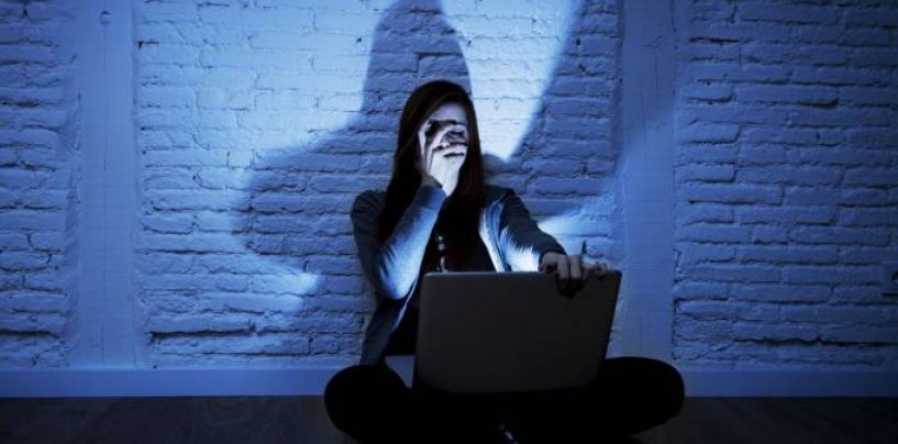 Blue Whale, il decalogo della Polizia postale per contrastare il gioco della morte