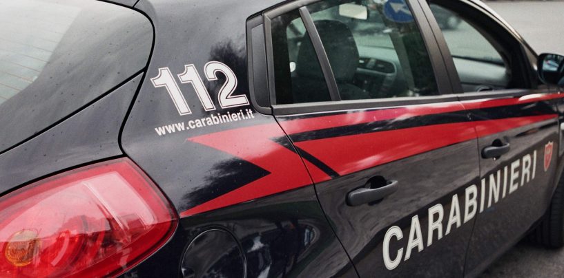 Donna imbavagliata e derubata in casa da due malviventi
