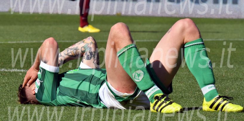 Notte fonda al derby: l’Avellino sprofonda nei playout. Rivivi il live