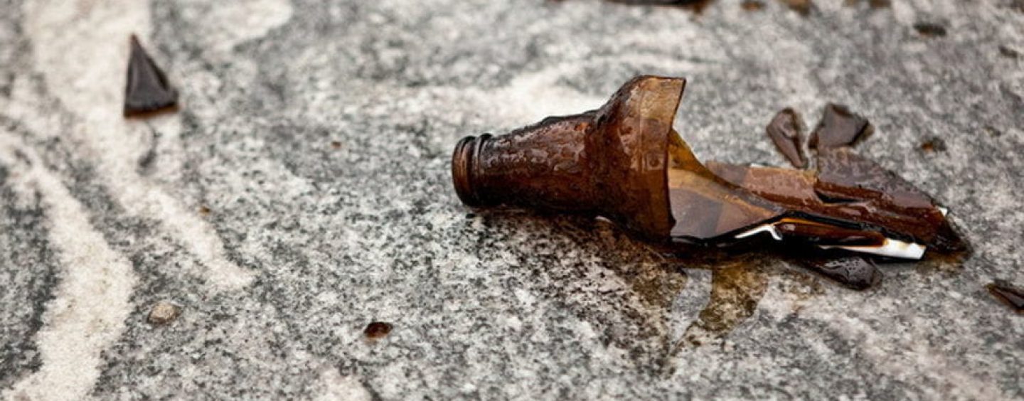 Ubriaco minaccia i passanti, danneggia auto ed aggredisce i Carabinieri: paura a Monteforte