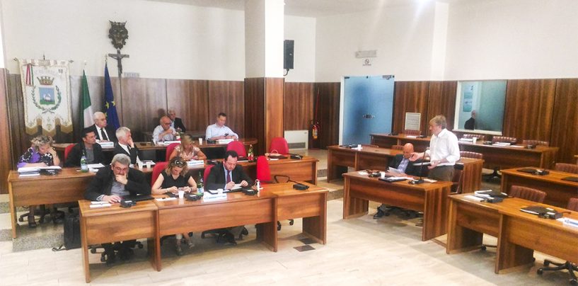 Consiglio blando al Comune di Avellino: le interrogazioni su Stadio e Teatro, l’assise si aggiorna a lunedì