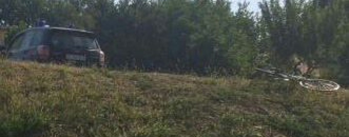 Travolto da una bici mentre annaffia il giardino, due anziani ricoverati in codice rosso