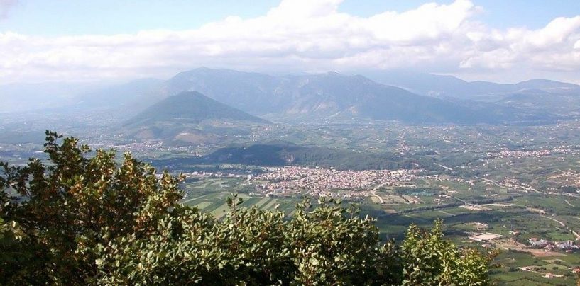 Incendi, la Valle Telesina continua a bruciare