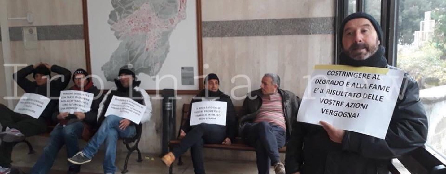 Ex parcheggiatori a colloquio con Foti, sale la disperazione: “Nessuna garanzia per noi”