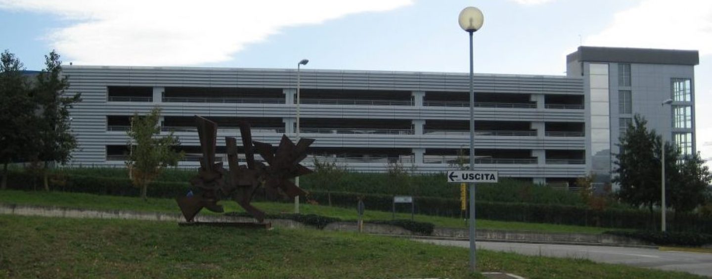 Giù dal parcheggio multipiano: muore una ragazza, tragedia all’Università di Fisciano