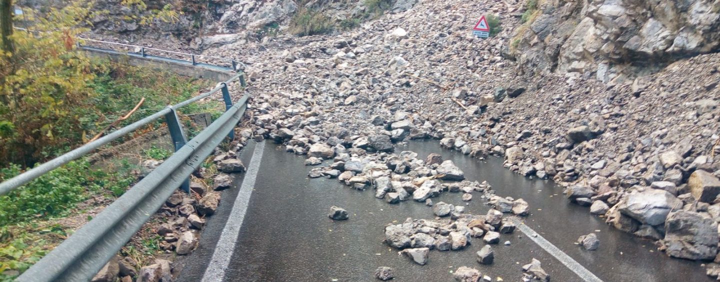 Isolati da tre mesi sul monte Faito, 17 bambini non possono andare a scuola. Gallo (M5S) chiede l’intervento del Miur