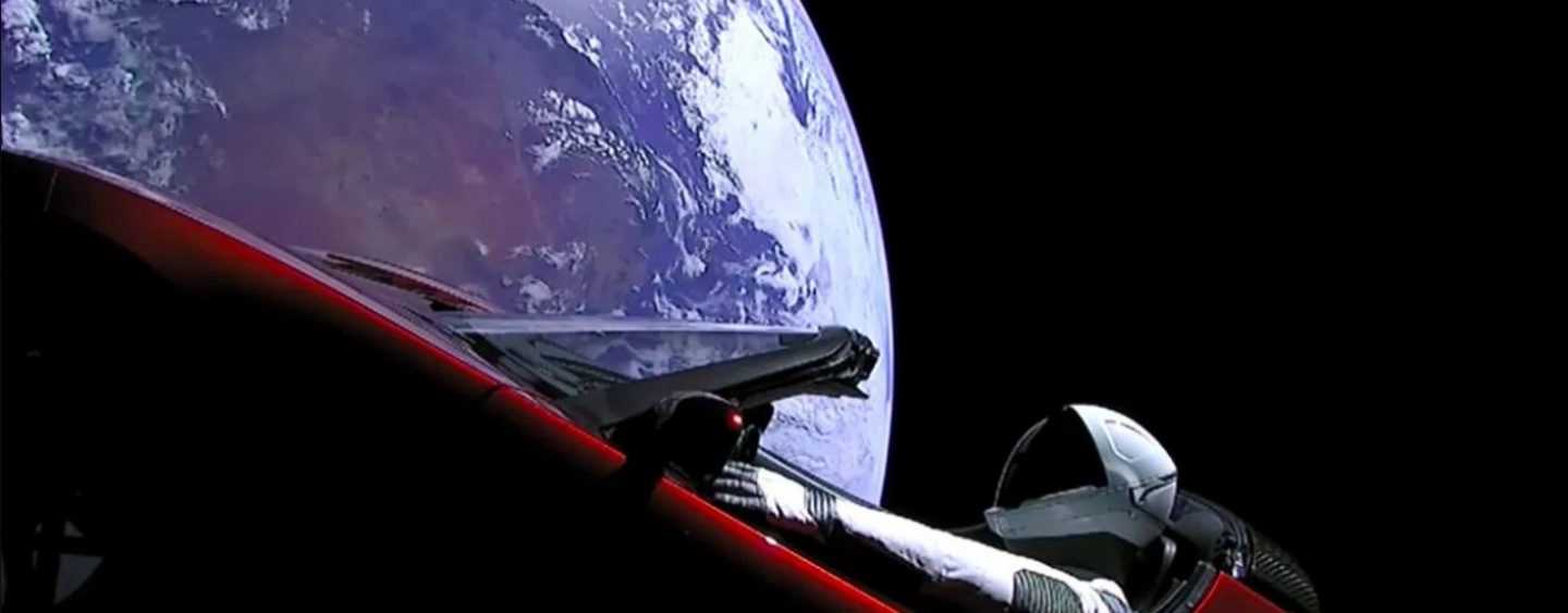 In auto verso Marte, ascoltando Bowie: è un successo la missione spaziale di Elon Musk