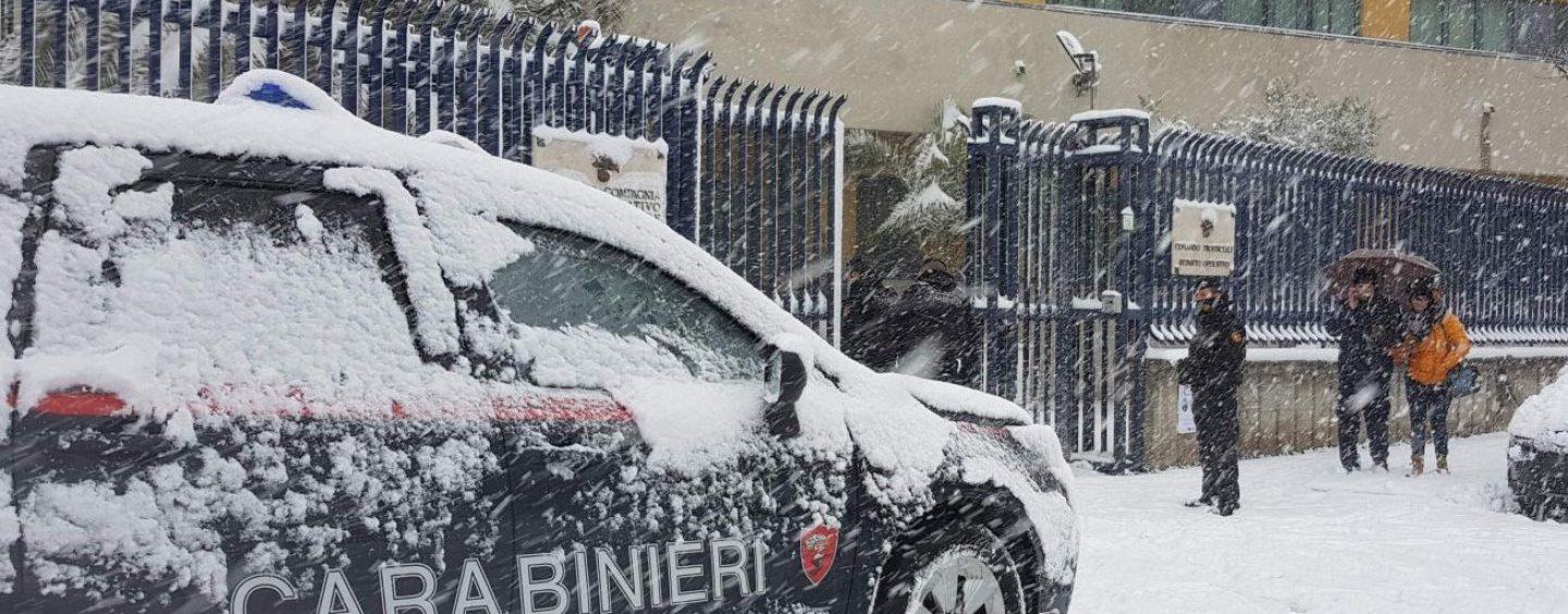 Bloccati dalla neve verso l’ospedale, vitale intervento dei Carabinieri per tre anziani