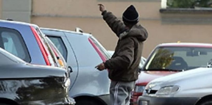 Caccia ai parcheggiatori abusivi: scatta il “Daspo urbano” per un uomo