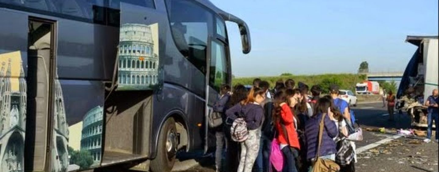 In gita scolastica con autista non in regola, la Stradale sospende ditta di autobus