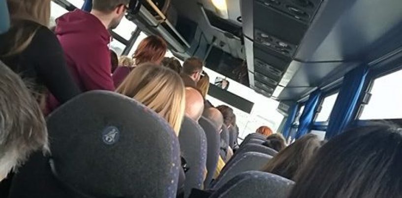 Stipati in “autobus di fortuna”: i pendolari denunciano l’odissea Napoli-Avellino