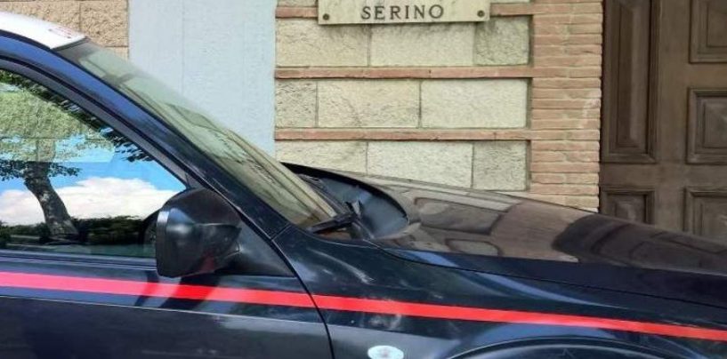 In auto con coltello, roncola e bastone: denunciati tre giovani