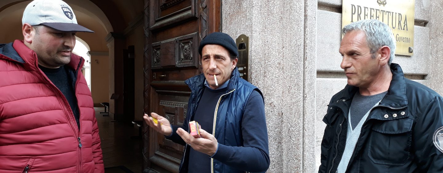 Ex parcheggiatori, tregua momentanea. C’è ipotesi sussidio: “Avremmo preferito lavorare”