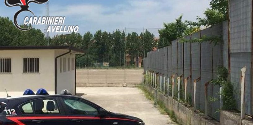 Tensione sugli spalti e petardi in campo: arrivano i Carabinieri