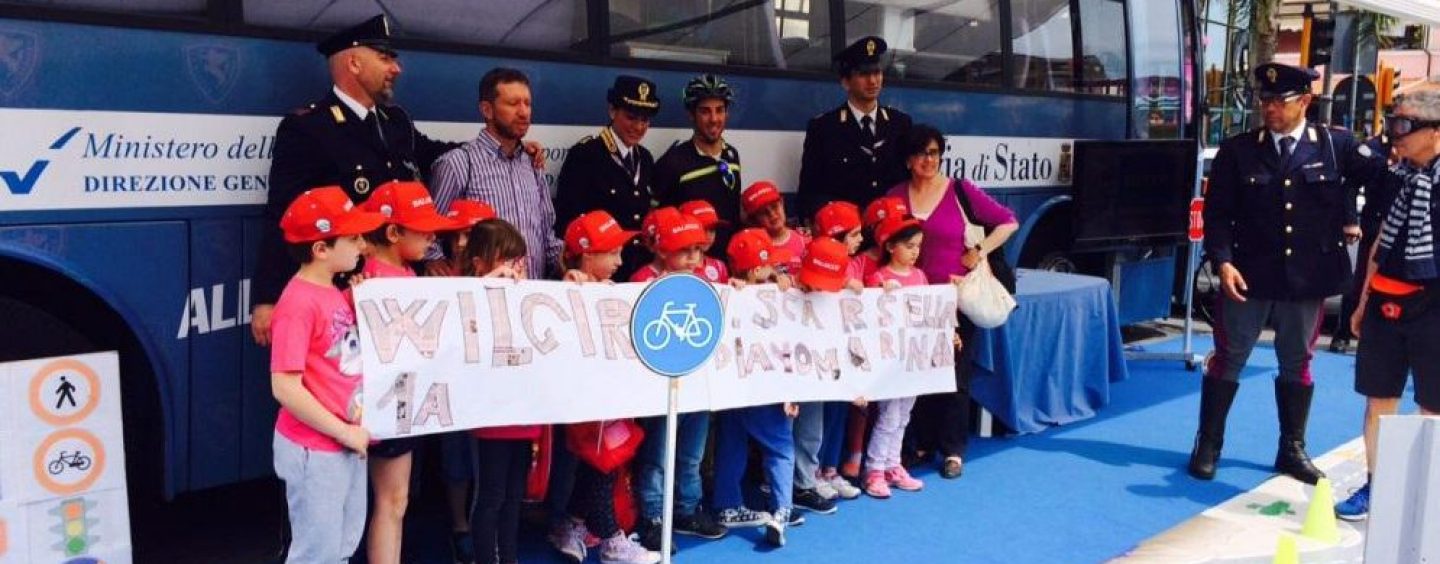 Al Giro d’Italia con il progetto Biciscuola, l’educazione stradale promossa dalla Polstrada