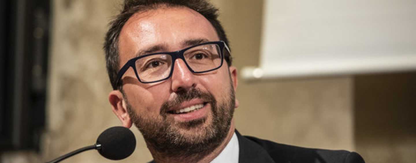 Carcere Ariano, il Ministro Bonafede dopo la sommossa: “Tutta la vicinanza dello Stato”