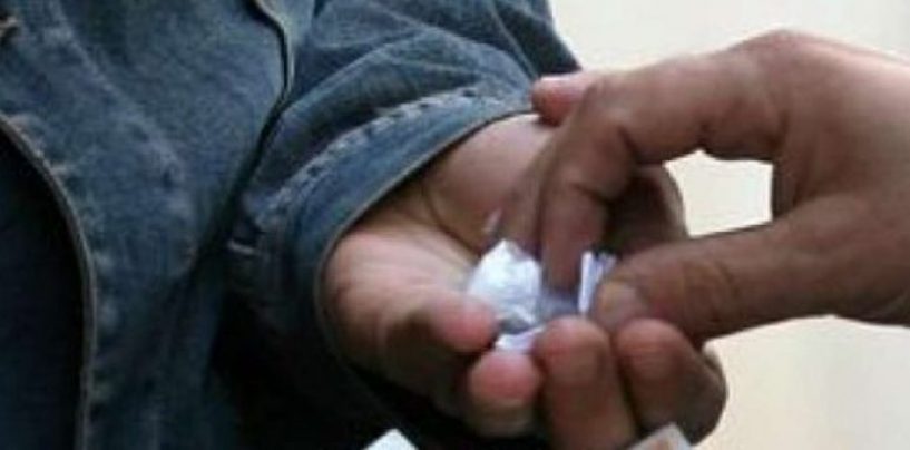 Detenzione e spaccio di stupefacenti: arrestato 59enne, nei guai anche la moglie