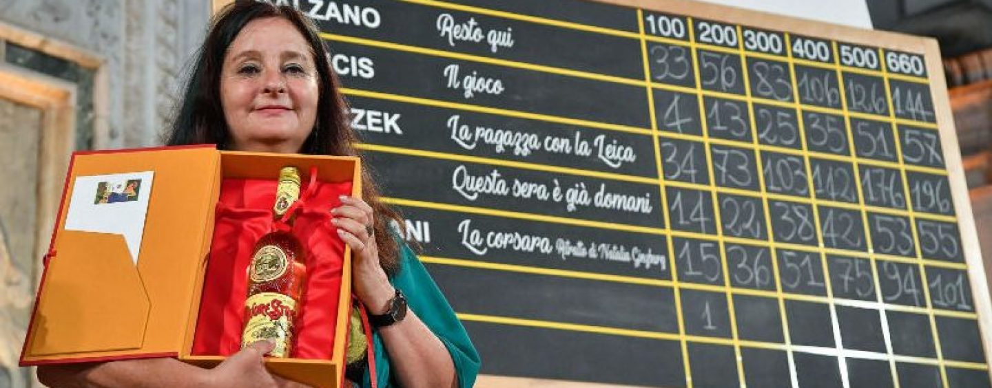 Premio Strega, dopo 15 anni vince una donna. Il trionfo della scrittrice Helena Janeczek
