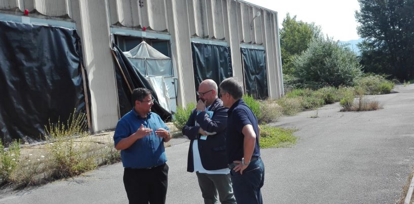 Il sindaco visita l’Isochimica: “La bonifica è un evento importante”