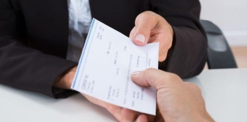 Incassa un rimborso spese ma non era il destinatario: deferito per ricettazione e falsità in atti