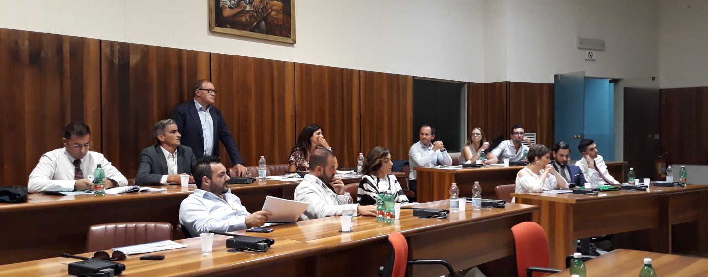 Si torna in Aula per le linee programmatiche, ma mancano le commissioni. Rischio stallo