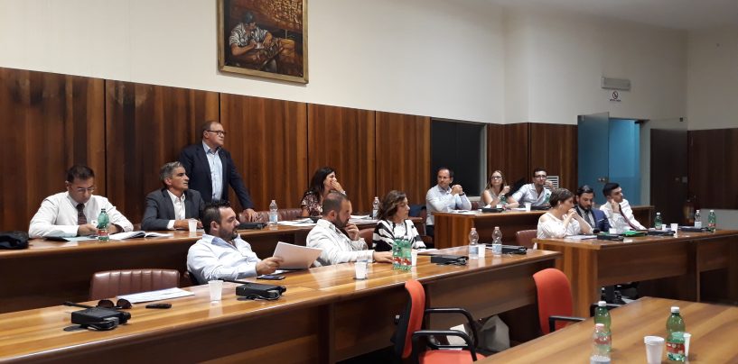 Consiglio, caos sulle commissioni. Preziosi e Ambrosone: “Ma non dobbiamo andare a casa?”