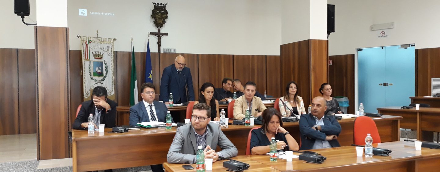 Ciampi, nasce la maggioranza responsabile. Ma l’opposizione attacca: «Non ha i numeri, si dimetta»