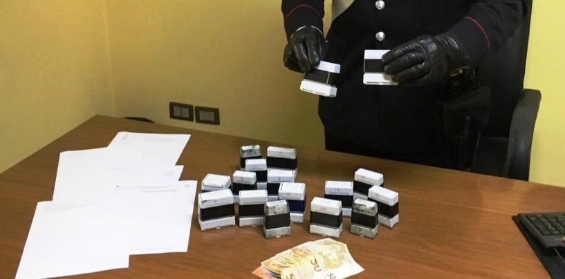 Timbri falsi e contante a casa di un 46enne: denunciato