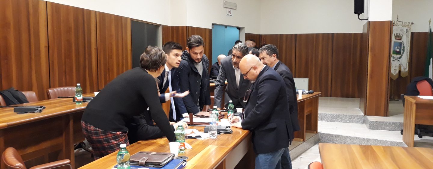 Il retroscena per bloccare la sfiducia: le ultime 24 ore, tra telefoni bollenti e tentativi di dimissioni