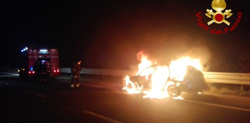 Paura in autostrada: auto in fiamme sulla Napoli-Canosa
