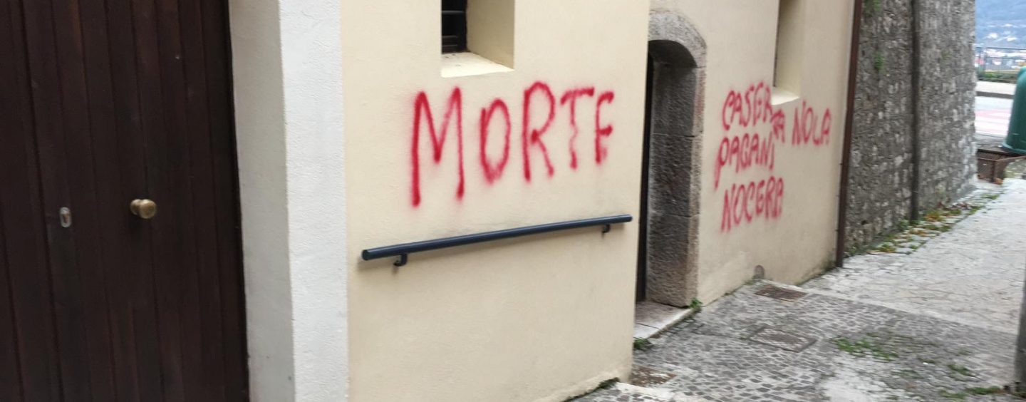 FOTO/ Santo Stefano del Sole imbrattata con vernice rossa. Presunto autore si barrica in casa
