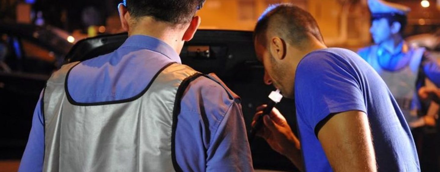 Prima sbanda con l’auto, poi rifiuta l’alcool test: denuncia e ritiro della patente per un giovane di Fontanarosa