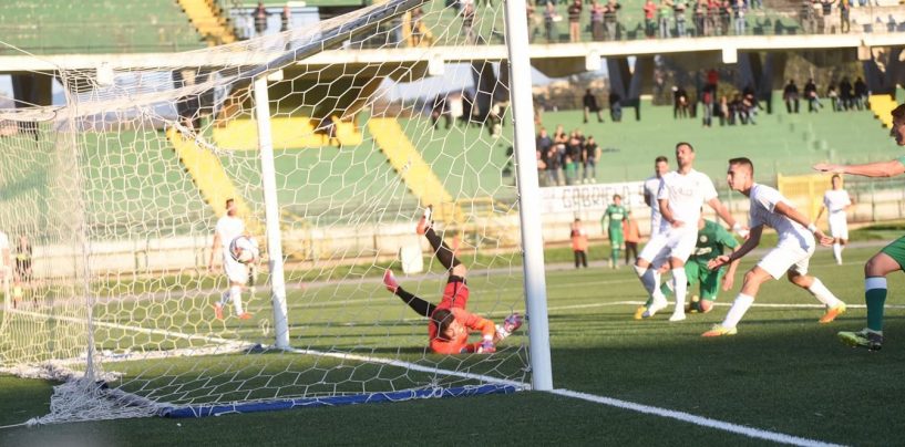 Avellino, basta il minimo sindacale: De Vena espugna il bunker Castiadas
