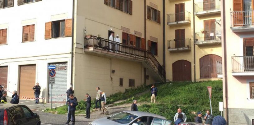 Omicidio nel centro storico, sempre più gravi le condizioni del 32enne