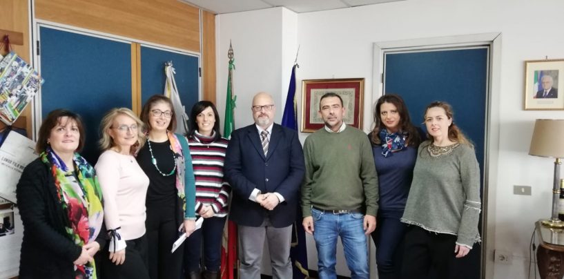 Precari, firma in Comune: arriva il contratto a tempo indeterminato