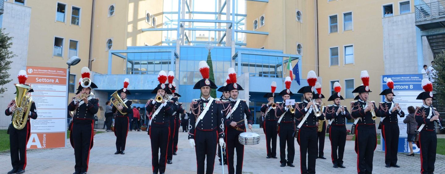 La Fanfara dei Carabinieri in concerto per i pazienti del Moscati, il Comandate Stefanizzi: “Qui per essere vicini a tutti voi”
