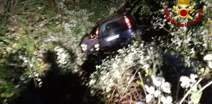 Sfiorata la tragedia la Vigilia di Natale: i pompieri salvano uomo e il suo cane