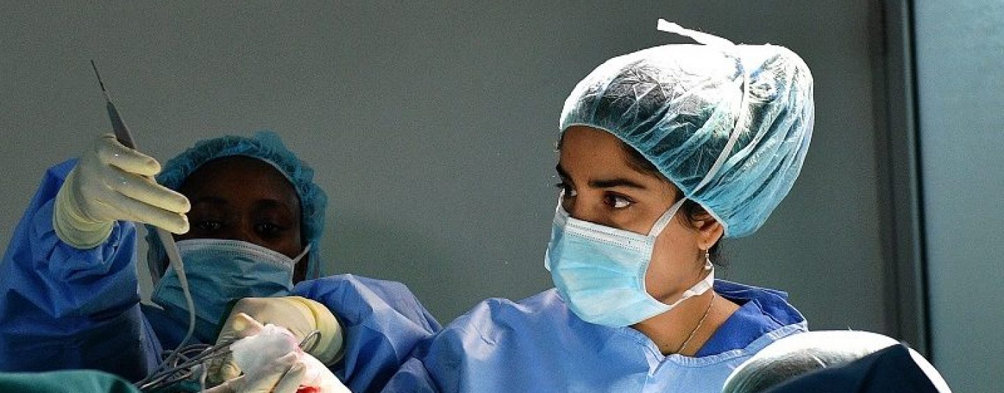 La laurea in medicina era fasulla: i finanzieri di Avellino arrestano falsa chirurga