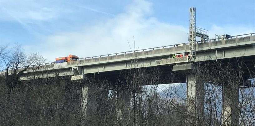 Pezzi di cemento dal viadotto della Variante, scattano i lavori di messa in sicurezza